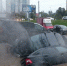 Причиной провала двух авто под землю в Самаре назвали электромагнитную коррозию - Сусанин