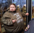 Весомый аргумент: сын Никаса Сафронова приковал себя к дверям McDonald's - Сусанин