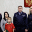 Сотрудники следственного управления поздравили  с Новым годом ребенка, прибывшего из ДНР - Следственный комитет