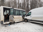 Семь человек пострадало в ДТП с рейсовым автобусом в Удмуртии