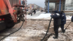 В Воткинске продолжают устранять порыв на водопроводе