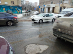Колейность и многочисленные люки - приметы переулка Широкого