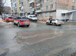 Ближе к улице Максима Горького начинается поле битвы