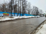 Выше улицы Карла Маркса дорога относительно свежая, но с дефектами