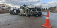 Появились подробности столкновения двух легковушек на улице Союзной в Ижевске - Сусанин