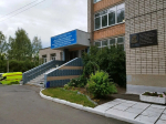 У входа в РДКБ минздрава Удмуртии