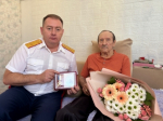 Руководитель следственного управления вручилпредседателю Общественной организации Удмуртской Республики «Совет ветеранов следствия» Юрию Ивановичу Чепкасову ведомственную медаль