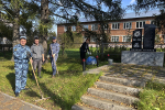 В рамках акции «Зеленая Россия» сотрудники исправительных учреждений УФСИН России по Удмуртской Республике облагородили памятники погибшим в годы Великой Отечественной войны