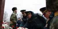 Сотрудники МЧС Удмуртии приняли участие в возложении цветов к бюсту Михаила Калашникова - ГУ МЧС Удмуртии