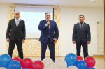 Глава Ижевска Дмитрий Чистяков вручил школьникам значки «Мой папа - герой»