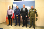 Глава Ижевска Дмитрий Чистяков вручил школьникам значки «Мой папа - герой»