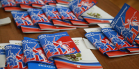 ​Паспорта 14-летиним гражданам России вручили депутаты Городской думы Ижевска - Информационно-аналитическое управление г. Ижевск