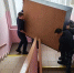 Сотрудники ИК №12 помогли социальному центру в Сарапуле сделать перестановку - Сусанин