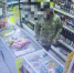 Житель Ижевска отвлёк продавщицу просьбой налить пиво и украл продукты - Сусанин