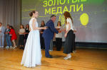 Глава Ижевска Дмитрий Чистяков вручил выпускникам медали «За особые успехи в учении»